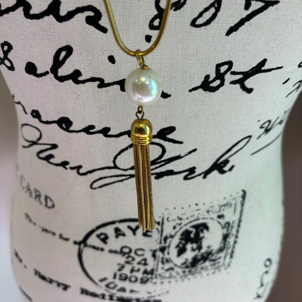 Vintage Anne Klein pearl tassel necklace